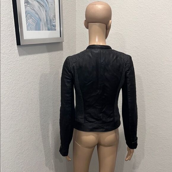 Trouve-Women's Black 100%Leather Jacket - Picture 3 of 8